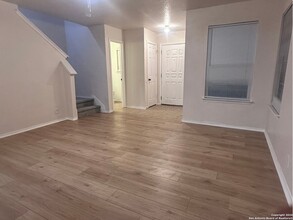 139 Cindy Lou Dr, Unit 2122 in San Antonio, TX - Building Photo - Building Photo