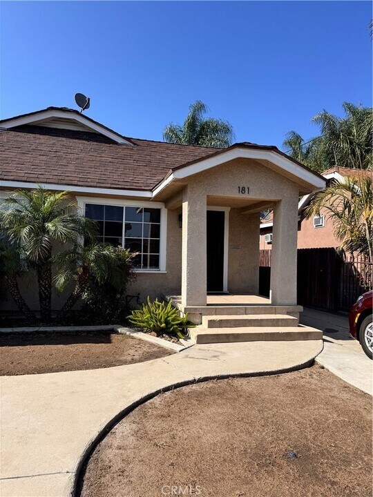 179 E 48th St in Los Angeles, CA - Building Photo
