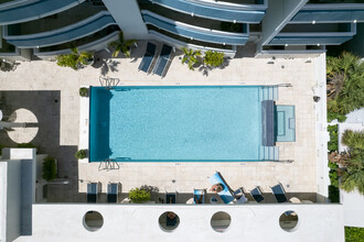 200 Ocean Dr in Miami Beach, FL - Building Photo - Building Photo