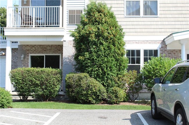 200 Roger Williams Ave in East Providence, RI - Building Photo - Building Photo