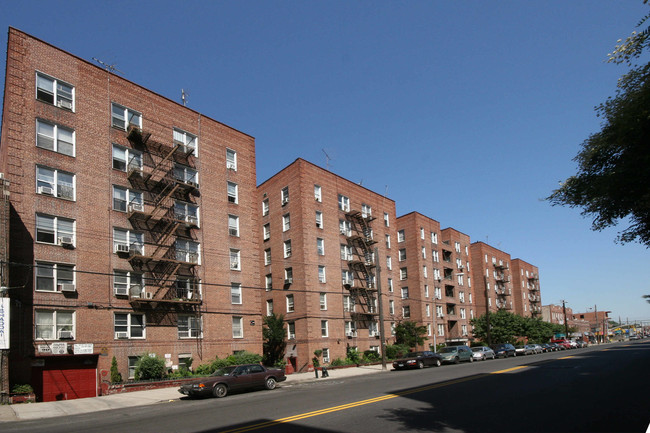 2400-2434 Nostrand Ave in Brooklyn, NY - Foto de edificio - Building Photo