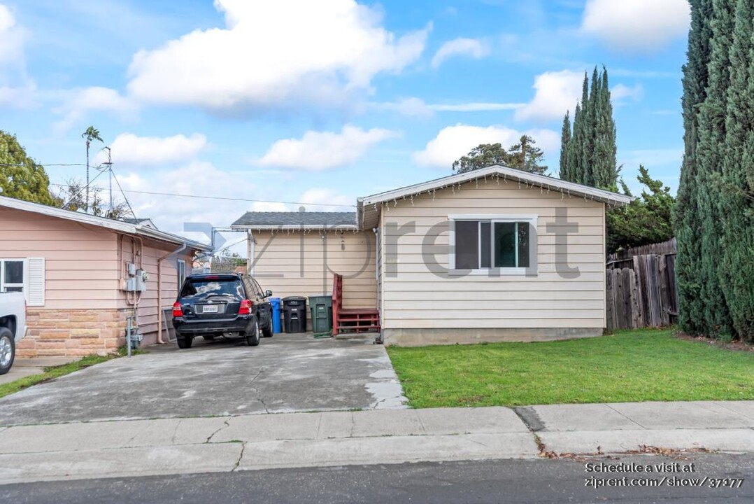 4323 Chelsea Way in Concord, CA - Foto de edificio