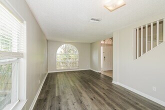 1721 Scotch Pine Dr in Brandon, FL - Foto de edificio - Building Photo