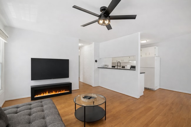 1277 Pearl Ave, Unit 1277 Pearl Ln Unit D in Glendale Heights, IL - Foto de edificio - Building Photo