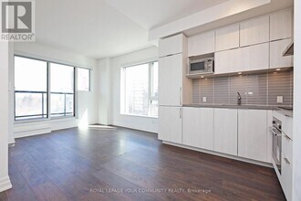 18 Rouge Valley Dr W in Markham, ON - Building Photo - Building Photo