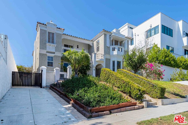 property at 865 S Lucerne Blvd