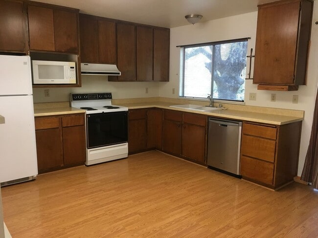 520 St Marks St in Redding, CA - Building Photo - Building Photo