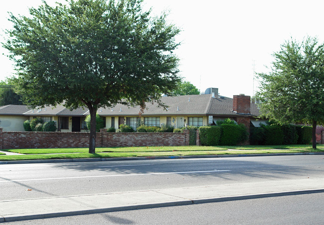 2938 N 1st St in Fresno, CA - Foto de edificio - Building Photo