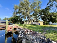 730 SW Salerno Rd in Stuart, FL - Foto de edificio - Building Photo