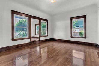 2633 S Halldale Ave in Los Angeles, CA - Foto de edificio - Building Photo