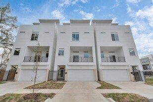 2706 Dennis St in Houston, TX - Building Photo