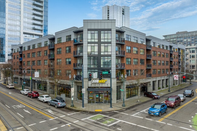 Lovejoy Station Apartments in Portland, OR - Building Photo - Building Photo