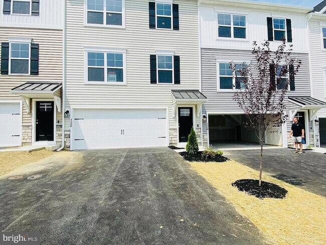 122 Copperleaf Dr in Hampden Township, PA - Building Photo - Building Photo