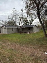 217 5th St in Brazoria, TX - Building Photo - Building Photo