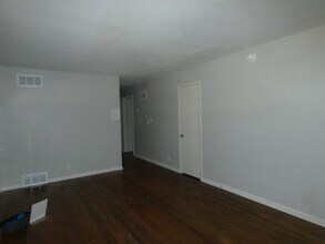 4801 NW 61st St in Kansas City, MO - Building Photo - Building Photo