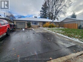 737 Law St in Oshawa, ON - Building Photo