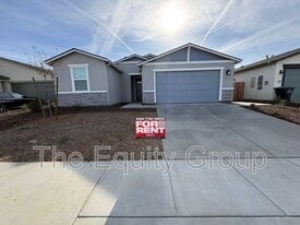 6925 W Grove Ave in Visalia, CA - Building Photo
