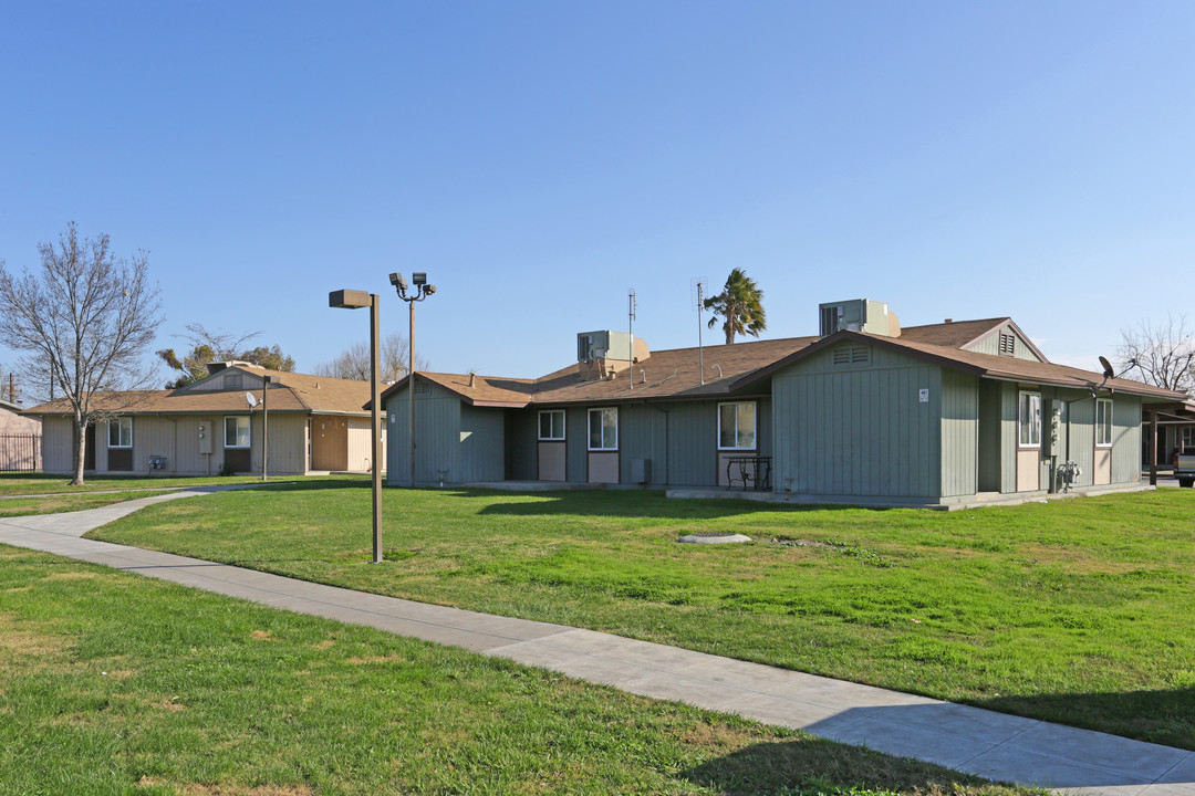 Cardella Courts in Firebaugh, CA - Building Photo