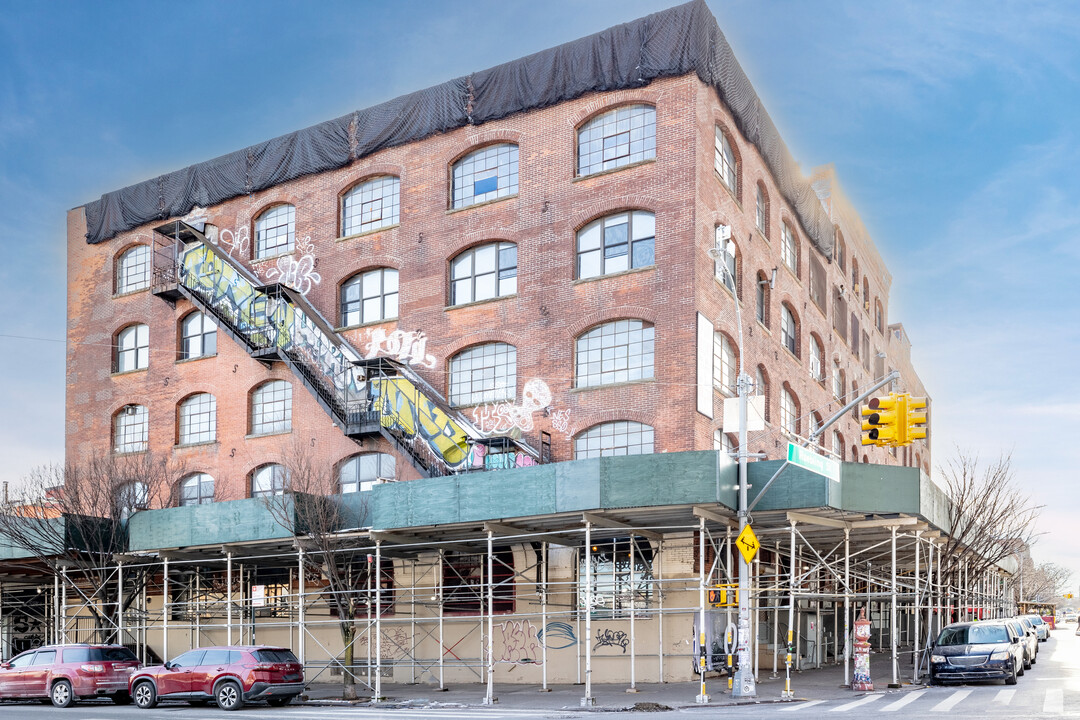 143 Roebling St in Brooklyn, NY - Foto de edificio