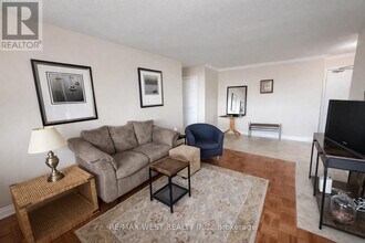 541 Blackthorn Ave in Toronto, ON - Building Photo - Building Photo