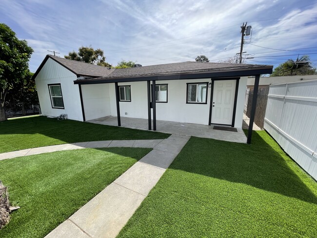 340 W Alameda Ave, Unit House in Burbank, CA - Foto de edificio - Building Photo