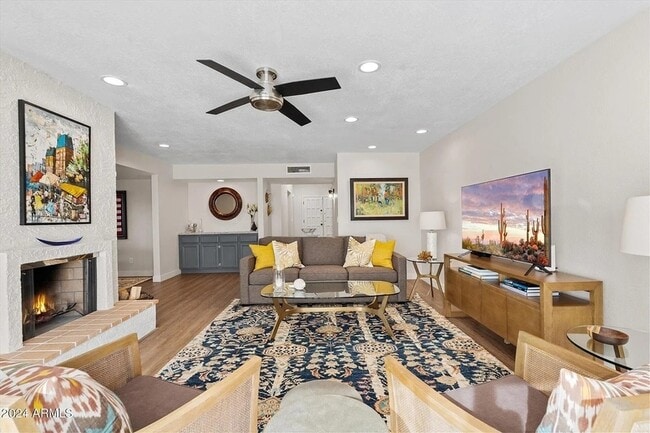 property at 8175 E Del Cuarzo Dr