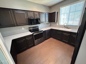 9123 W Meadow Dr in Peoria, AZ - Building Photo - Building Photo