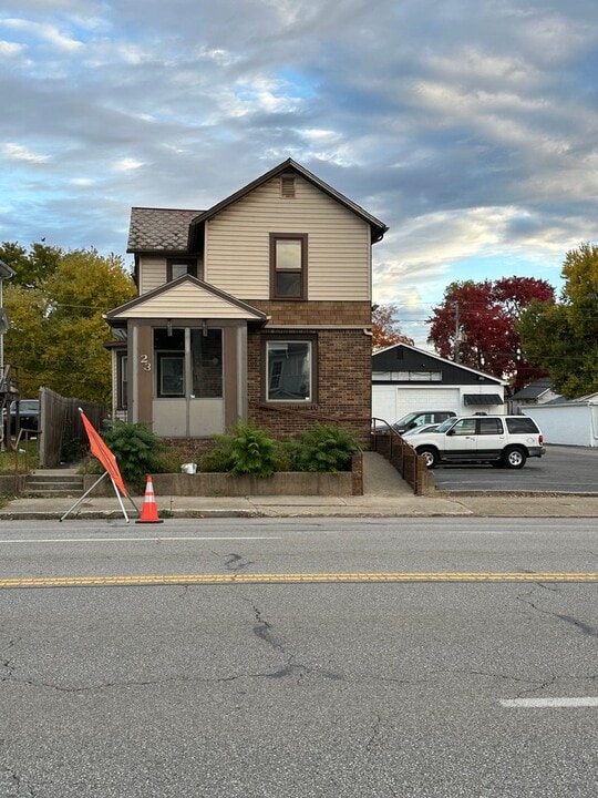 623 E Main St in Lancaster, OH - Building Photo