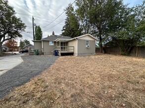 715 E 37th Ave in Spokane, WA - Foto de edificio - Building Photo