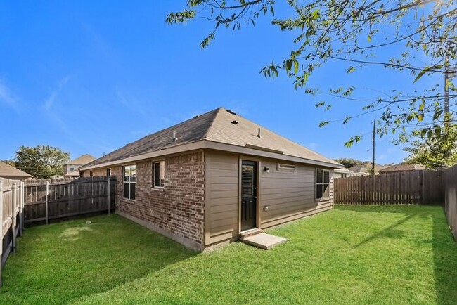 1504 Dove Cir in Ennis, TX - Building Photo - Building Photo