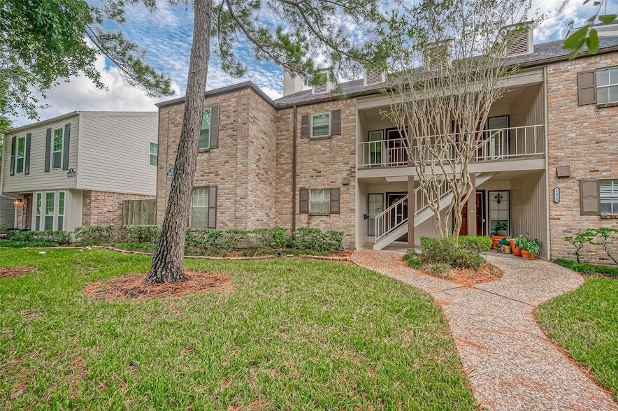 12967 Trail Hollow Dr, Unit 2967 in Houston, TX - Foto de edificio