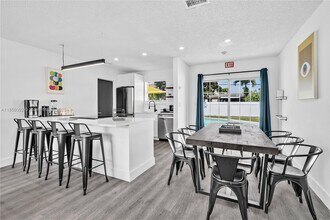 7471 Hope St in Hollywood, FL - Building Photo - Building Photo