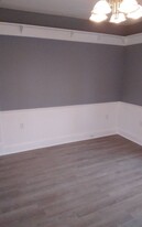 136 W Westover Ave in Colonial Heights, VA - Building Photo