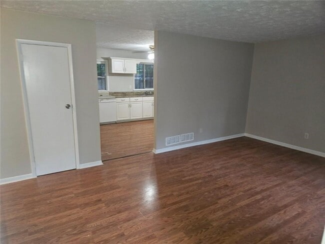 10259 Foxfire Terrace in Jonesboro, GA - Building Photo - Building Photo