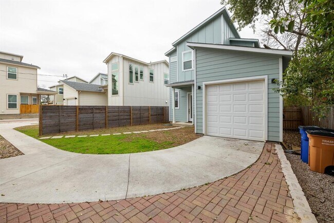 1105 Stobaugh St in Austin, TX - Building Photo - Building Photo