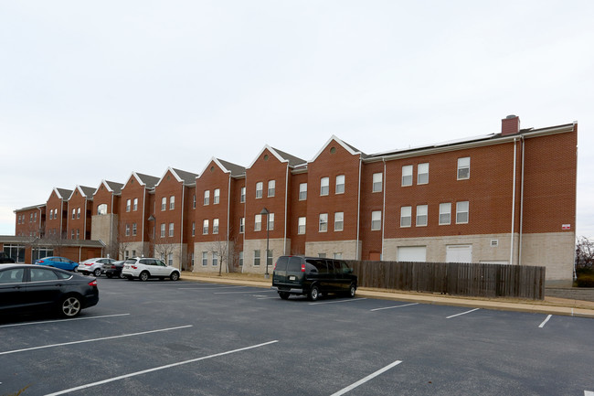 Les Chateaux North Apartments in St. Louis, MO - Building Photo - Building Photo