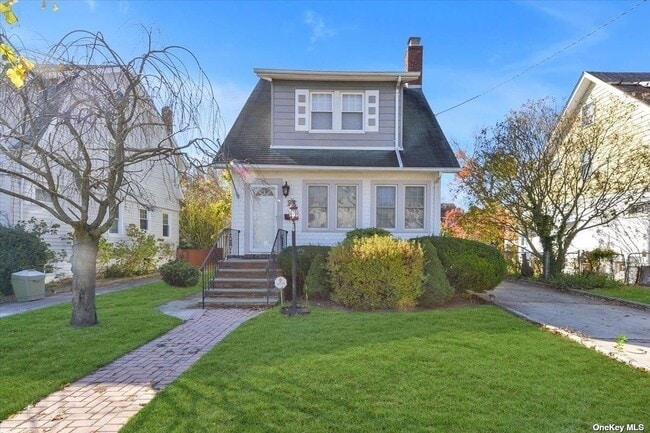 property at 16 Maiden Ln