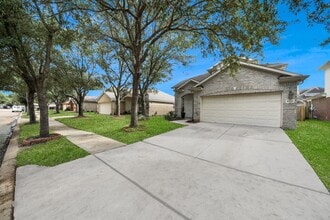 16635 Greenbriar Point Ln in Houston, TX - Foto de edificio - Building Photo