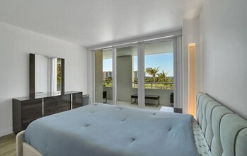 400 S Pointe Dr, Unit 409 in Miami Beach, FL - Building Photo - Building Photo