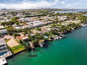 621 86th St in Miami Beach, FL - Foto de edificio - Building Photo