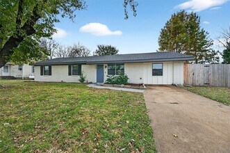 604 E Summit St in Sherman, TX - Building Photo - Building Photo