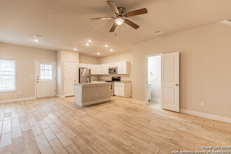 7322 Savannah Brooks in Live Oak, TX - Building Photo - Building Photo