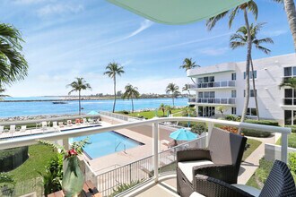 120 Inlet Way in Palm Beach Shores, FL - Building Photo - Building Photo