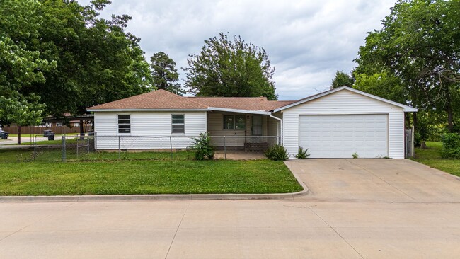 118 S Classen Ave