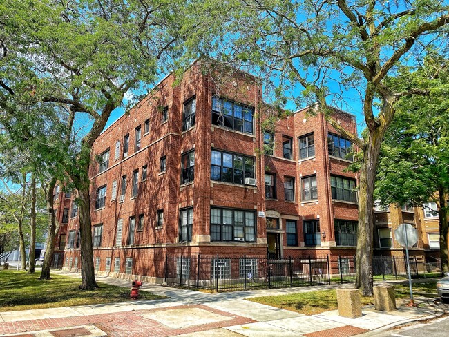 6754 S Cornell Ave in Chicago, IL - Building Photo - Building Photo