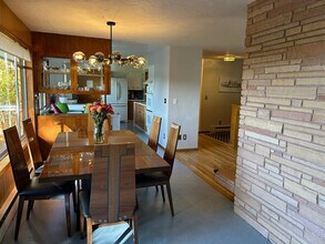 504 Meadow View Rd in Forest Grove, OR - Building Photo - Building Photo