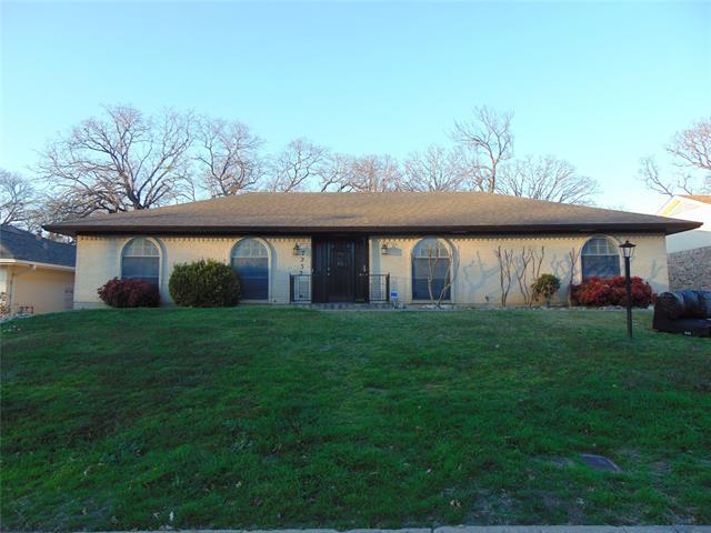 7233 Martha Ln in Fort Worth, TX - Foto de edificio