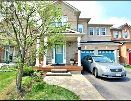 3881 Brinwood Gate in Mississauga, ON - Building Photo