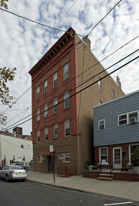 42 Wright Ave in Jersey City, NJ - Foto de edificio