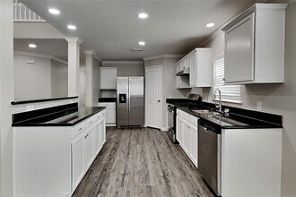 4730 Woodsend Ln in Houston, TX - Building Photo - Building Photo